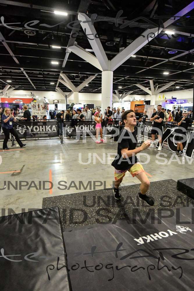 Yohka-Sydney-SundaySH1-0350 • 12:12